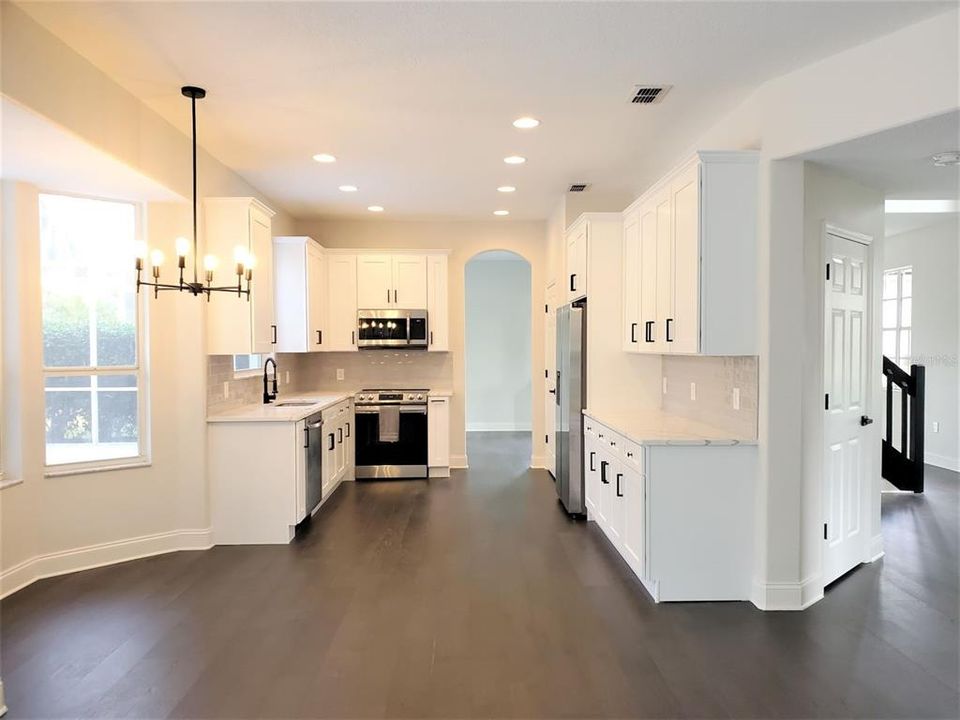 En Venta: $669,900 (5 camas, 3 baños, 2455 Pies cuadrados)