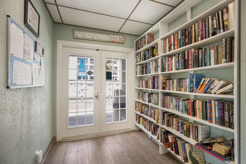 Active With Contract: $187,000 (2 beds, 2 baths, 1326 Square Feet)