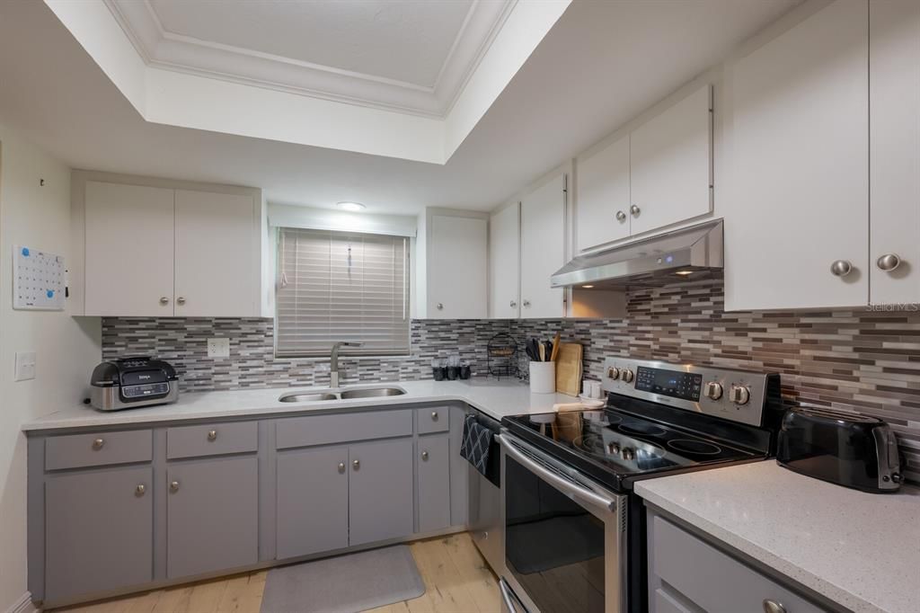 Active With Contract: $187,000 (2 beds, 2 baths, 1326 Square Feet)