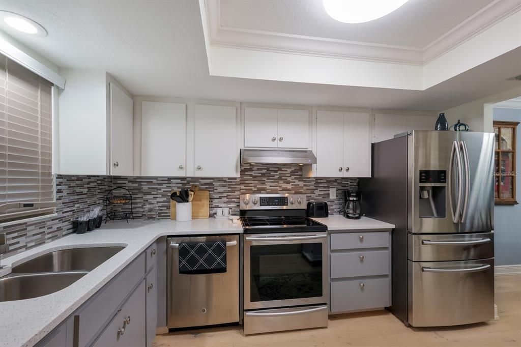 Active With Contract: $187,000 (2 beds, 2 baths, 1326 Square Feet)