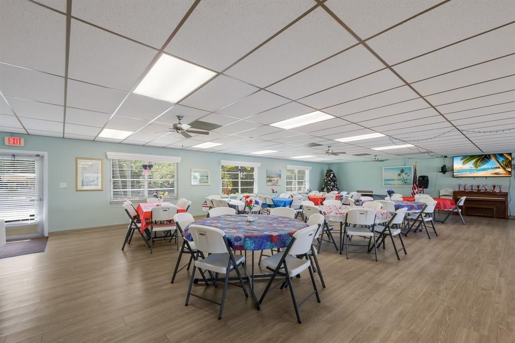 Active With Contract: $187,000 (2 beds, 2 baths, 1326 Square Feet)