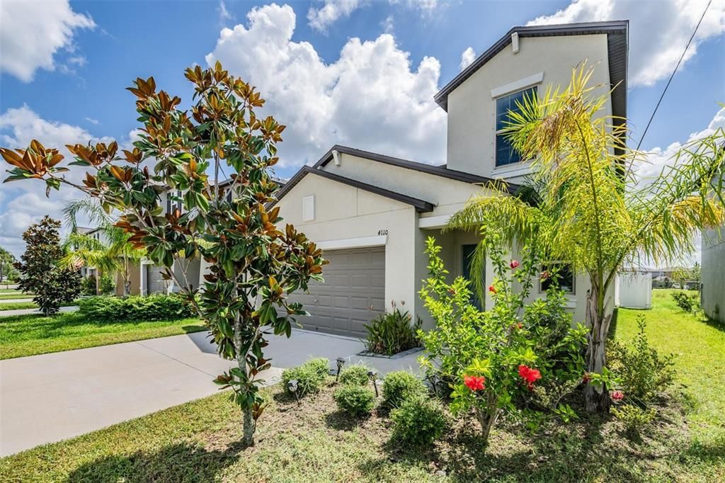 Active With Contract: $2,950 (5 beds, 2 baths, 2415 Square Feet)