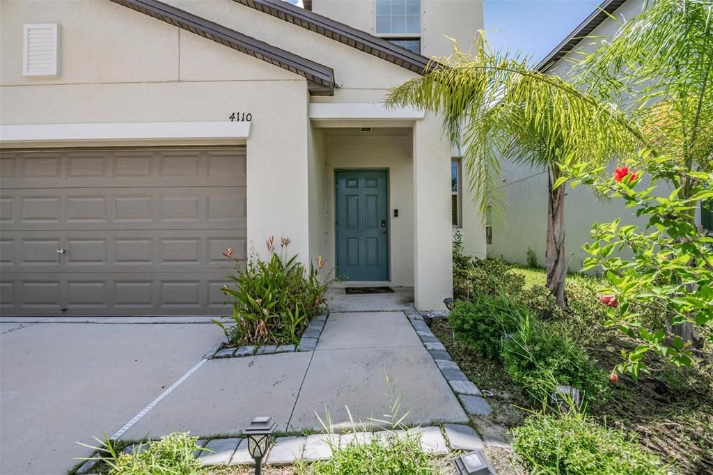 Active With Contract: $2,950 (5 beds, 2 baths, 2415 Square Feet)