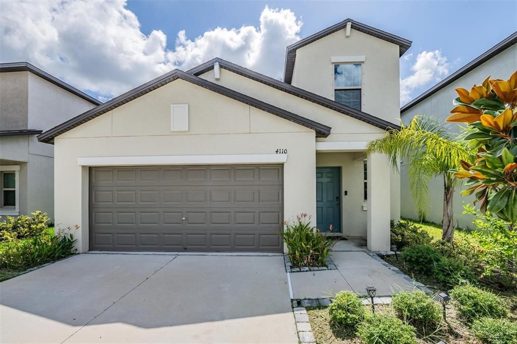 Active With Contract: $2,950 (5 beds, 2 baths, 2415 Square Feet)