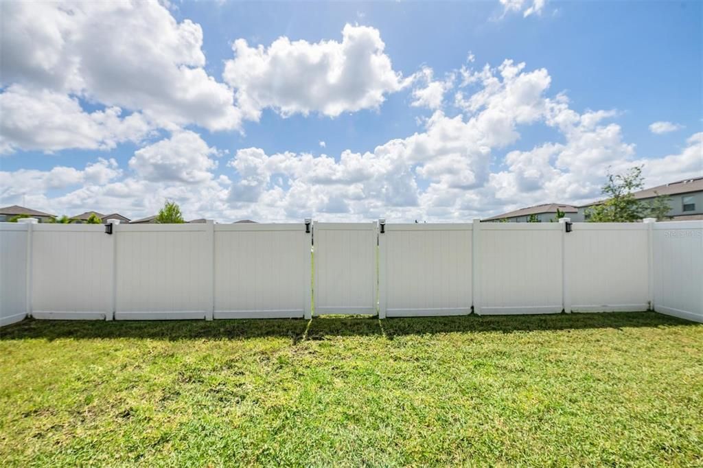 Active With Contract: $2,950 (5 beds, 2 baths, 2415 Square Feet)