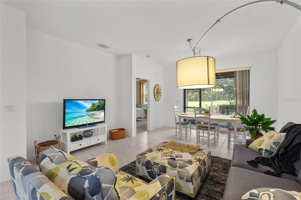 For Sale: $288,000 (2 beds, 2 baths, 1338 Square Feet)