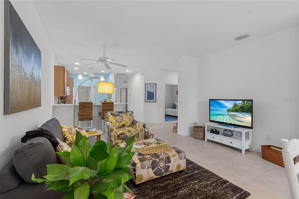 For Sale: $288,000 (2 beds, 2 baths, 1338 Square Feet)