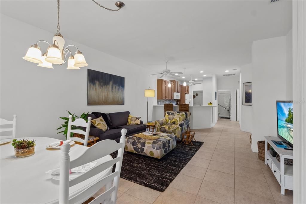 For Sale: $288,000 (2 beds, 2 baths, 1338 Square Feet)