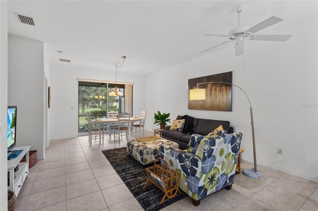 For Sale: $288,000 (2 beds, 2 baths, 1338 Square Feet)