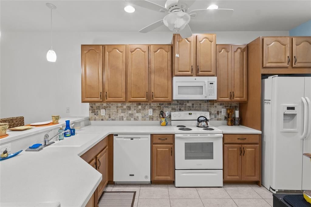 For Sale: $288,000 (2 beds, 2 baths, 1338 Square Feet)