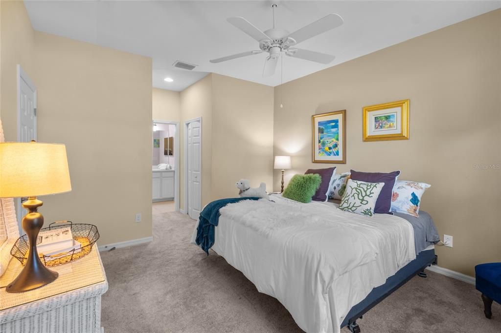 For Sale: $288,000 (2 beds, 2 baths, 1338 Square Feet)