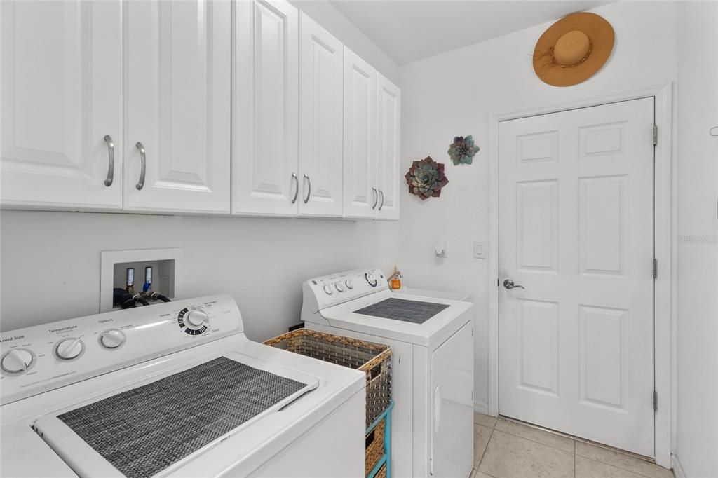 For Sale: $288,000 (2 beds, 2 baths, 1338 Square Feet)