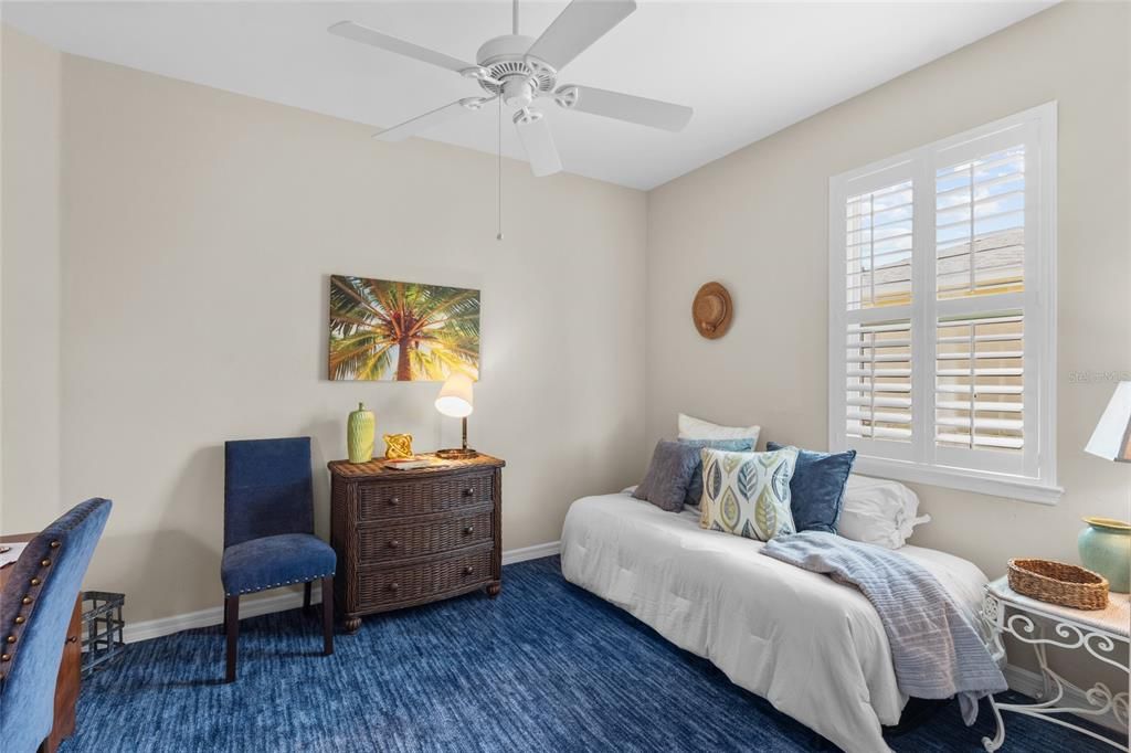 For Sale: $288,000 (2 beds, 2 baths, 1338 Square Feet)