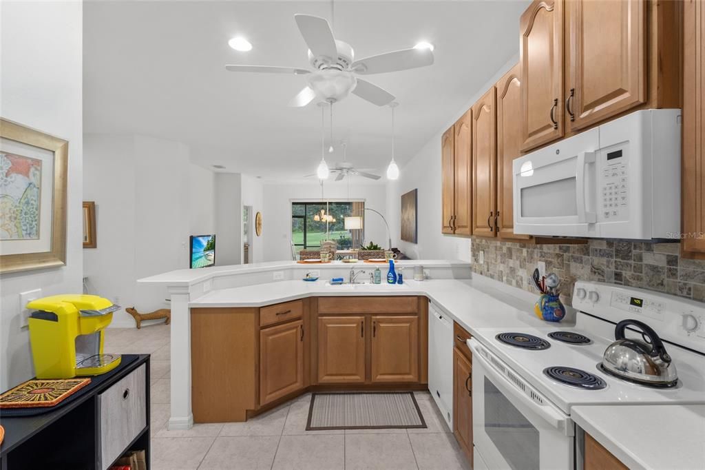 For Sale: $288,000 (2 beds, 2 baths, 1338 Square Feet)