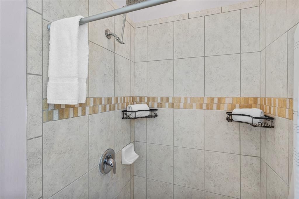 For Sale: $288,000 (2 beds, 2 baths, 1338 Square Feet)