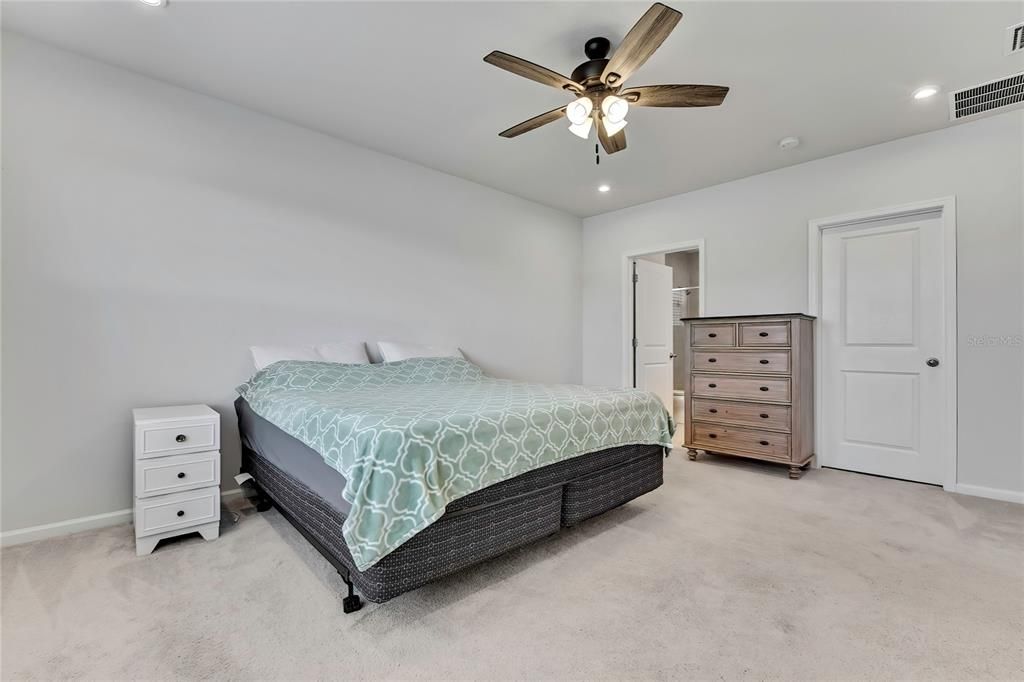 For Sale: $299,900 (3 beds, 2 baths, 1532 Square Feet)