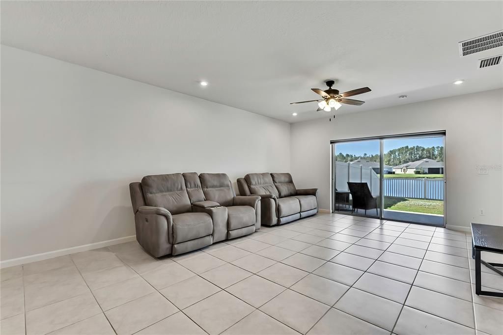 For Sale: $299,900 (3 beds, 2 baths, 1532 Square Feet)