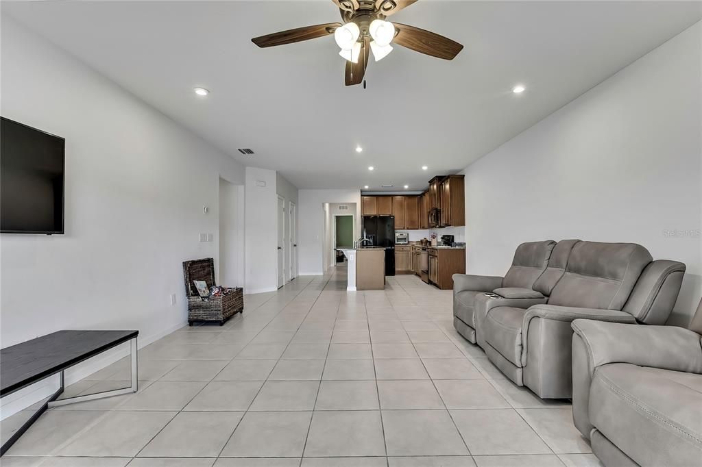 For Sale: $299,900 (3 beds, 2 baths, 1532 Square Feet)