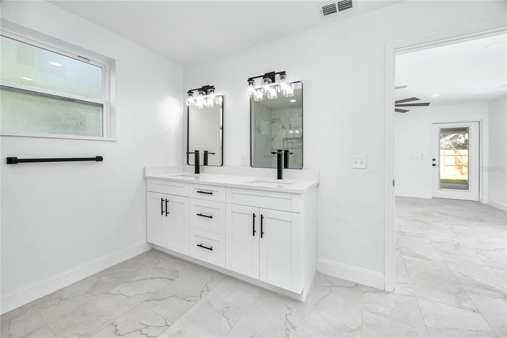 For Sale: $525,000 (3 beds, 2 baths, 1754 Square Feet)