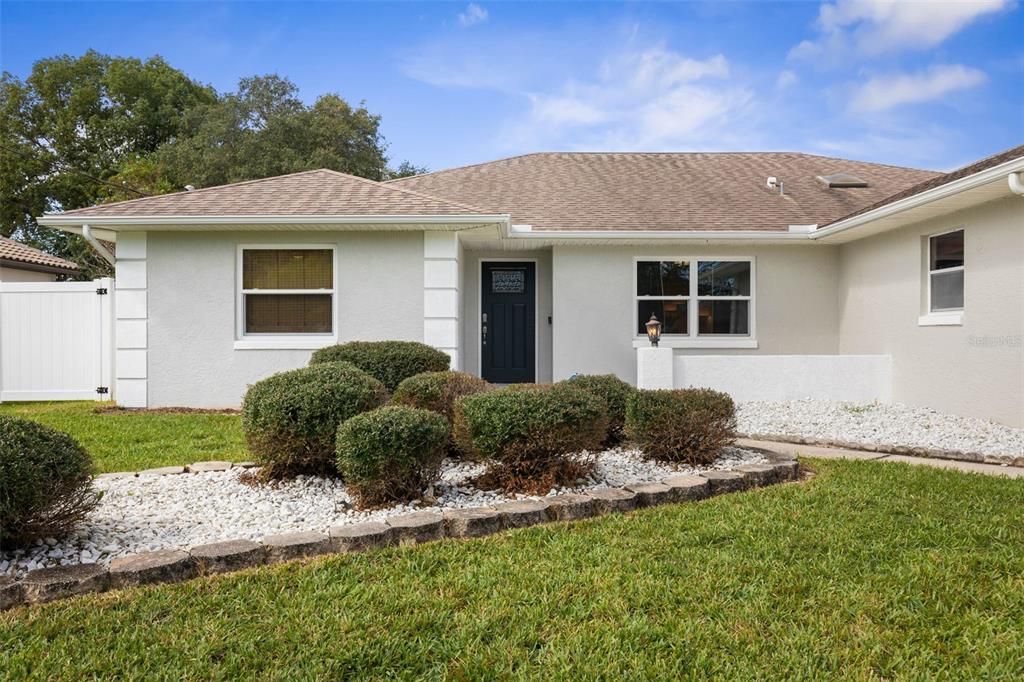 合同活跃: $474,900 (3 贝兹, 3 浴室, 2053 平方英尺)