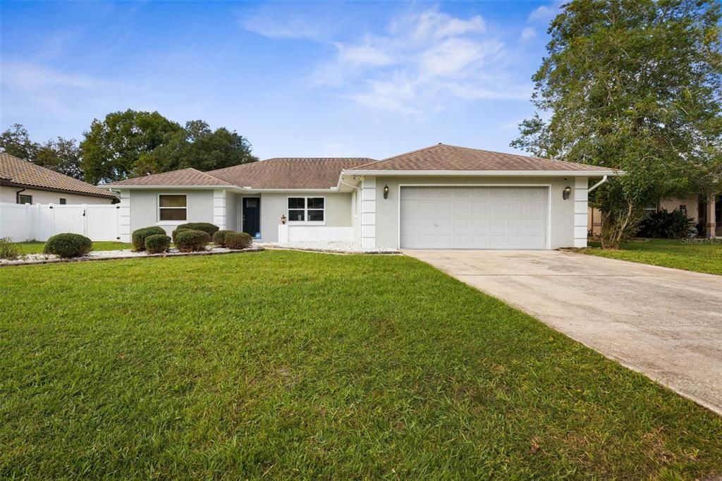 合同活跃: $474,900 (3 贝兹, 3 浴室, 2053 平方英尺)