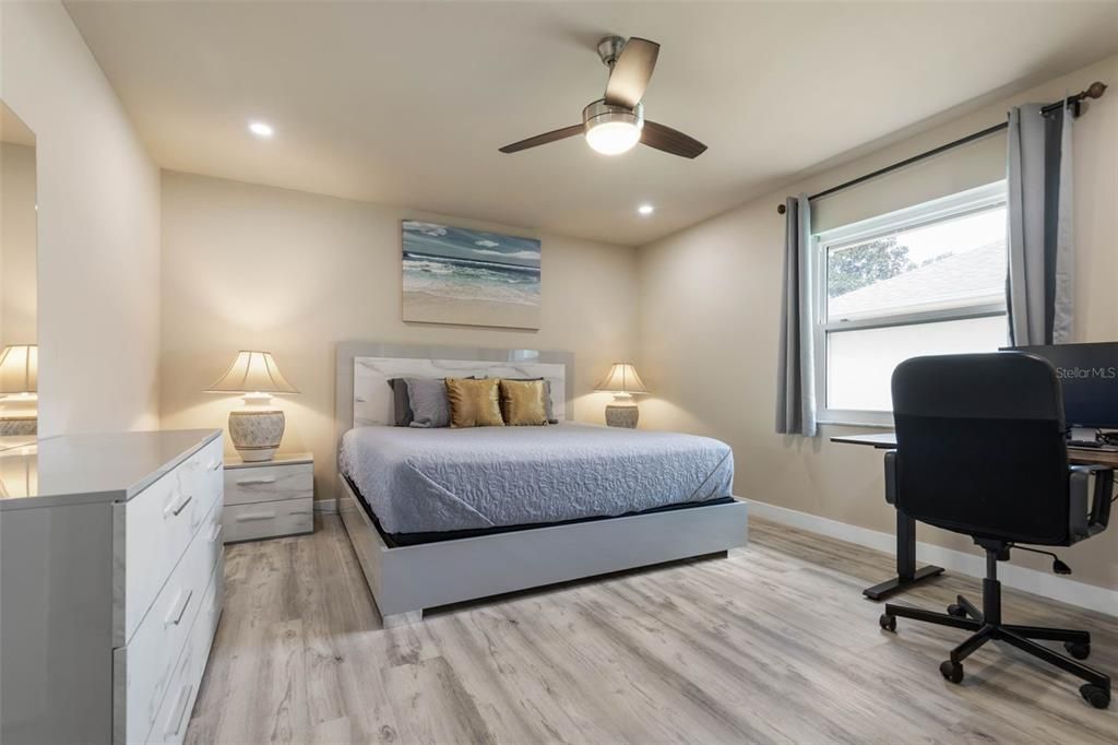 合同活跃: $474,900 (3 贝兹, 3 浴室, 2053 平方英尺)