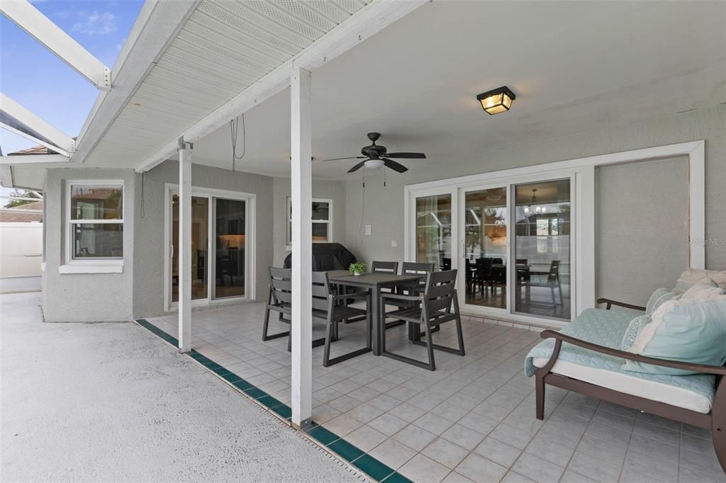 合同活跃: $474,900 (3 贝兹, 3 浴室, 2053 平方英尺)