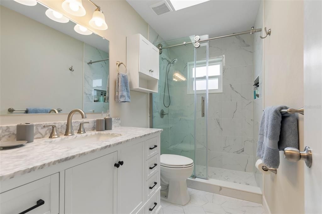 合同活跃: $474,900 (3 贝兹, 3 浴室, 2053 平方英尺)