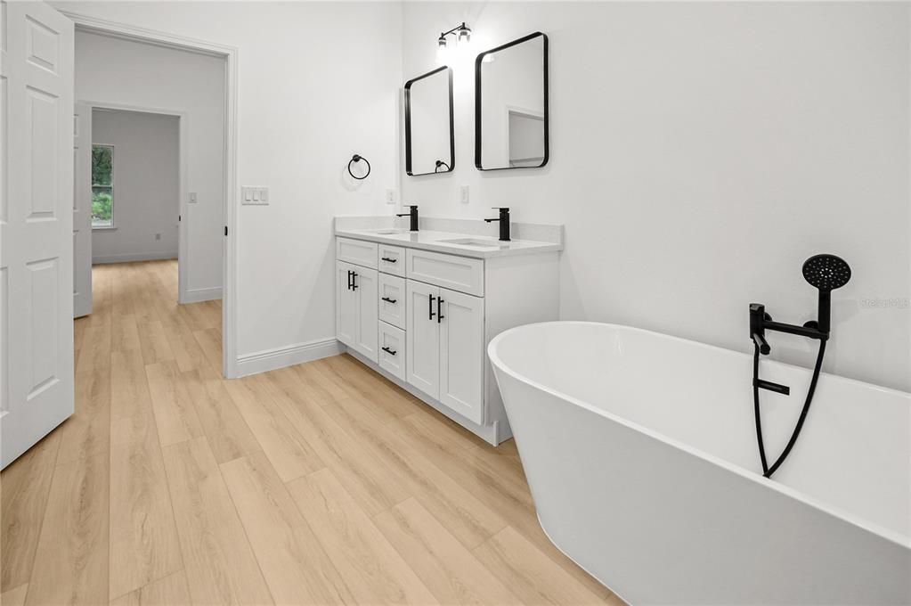 For Sale: $289,900 (4 beds, 2 baths, 1730 Square Feet)