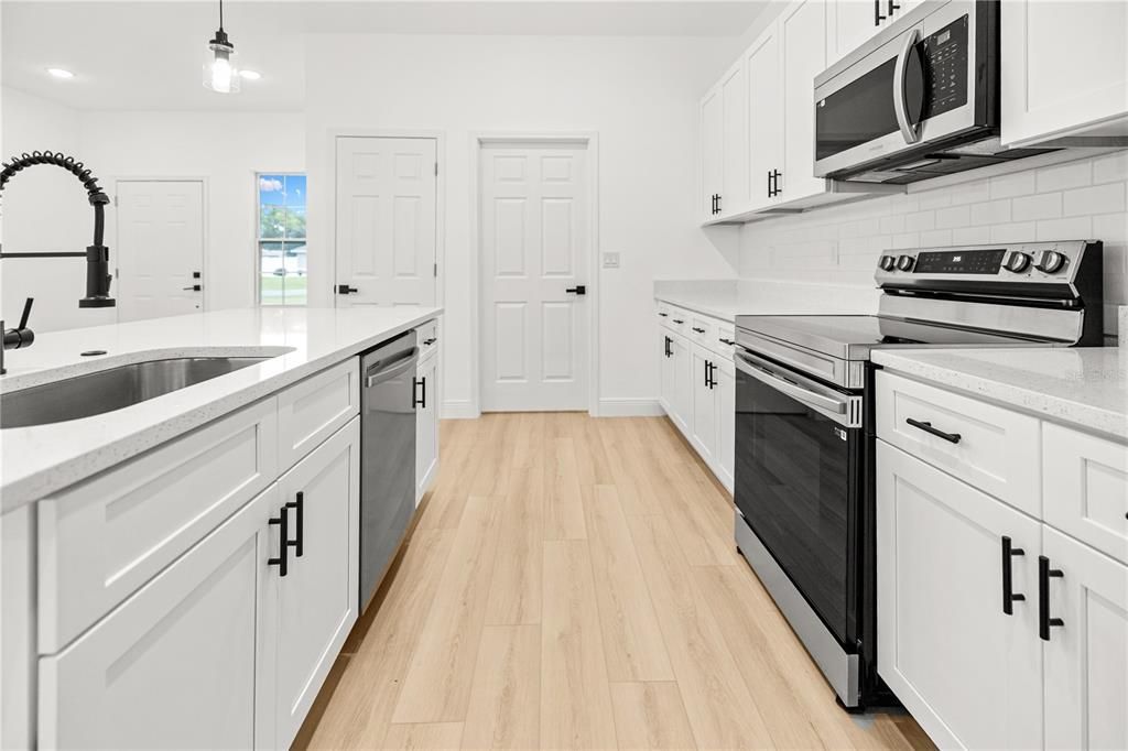 For Sale: $289,900 (4 beds, 2 baths, 1730 Square Feet)