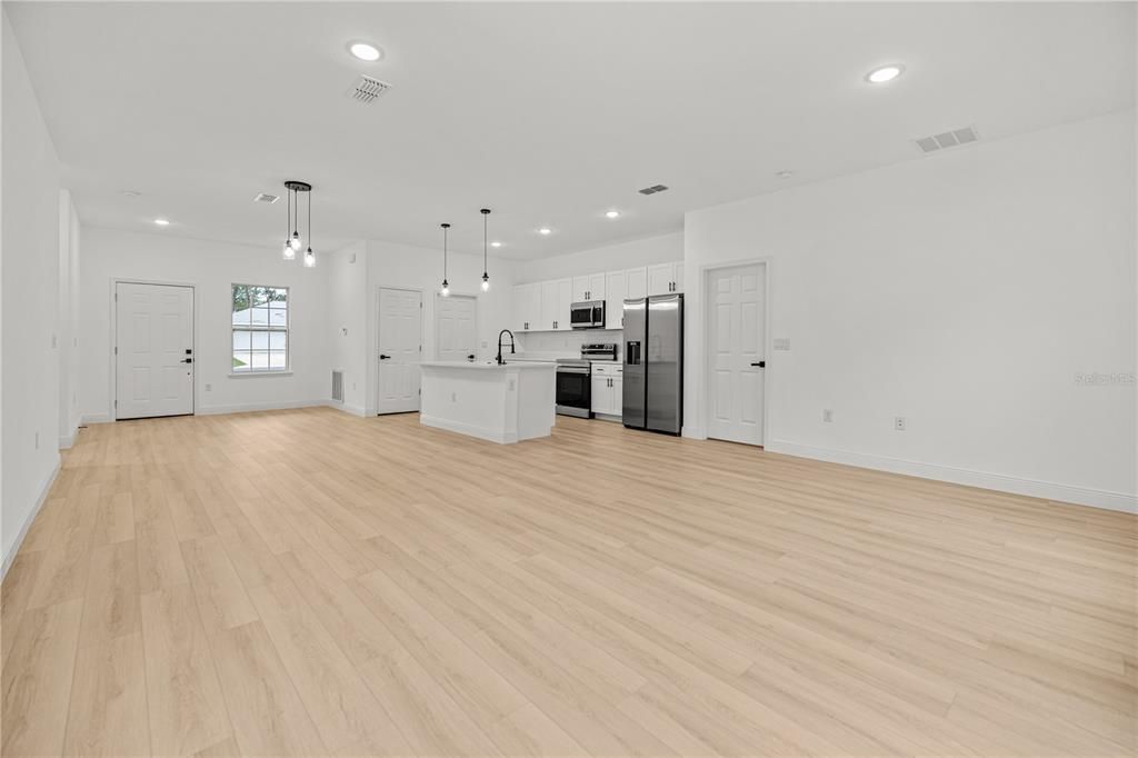 For Sale: $289,900 (4 beds, 2 baths, 1730 Square Feet)