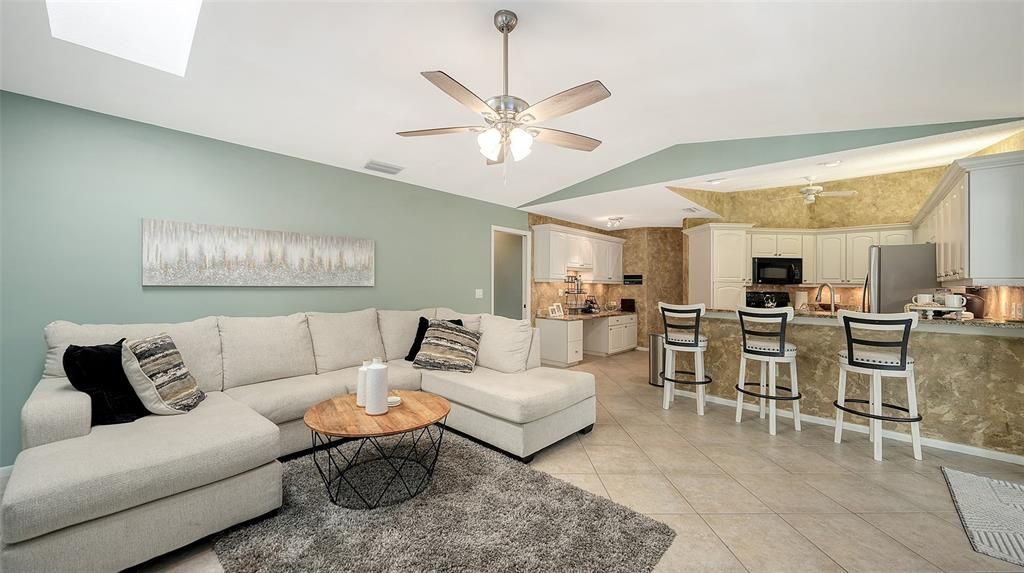 出租: $6,500 (3 贝兹, 2 浴室, 1884 平方英尺)