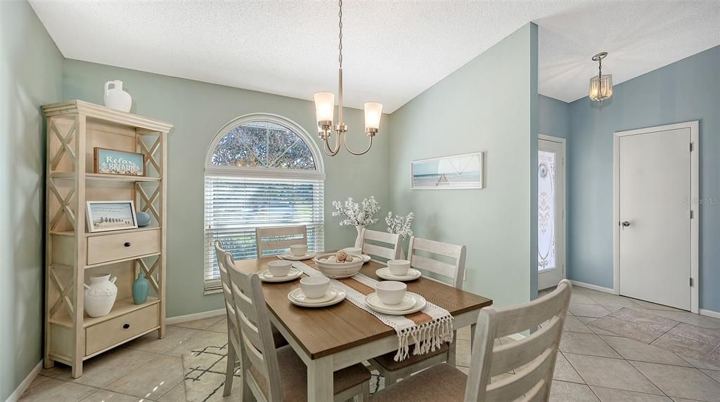 出租: $6,500 (3 贝兹, 2 浴室, 1884 平方英尺)