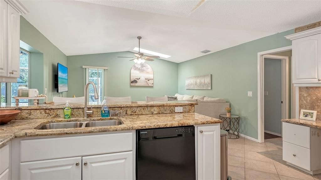 出租: $6,500 (3 贝兹, 2 浴室, 1884 平方英尺)