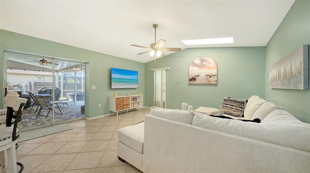 出租: $6,500 (3 贝兹, 2 浴室, 1884 平方英尺)