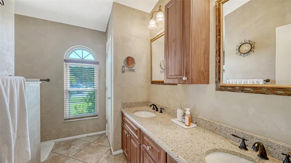 出租: $6,500 (3 贝兹, 2 浴室, 1884 平方英尺)