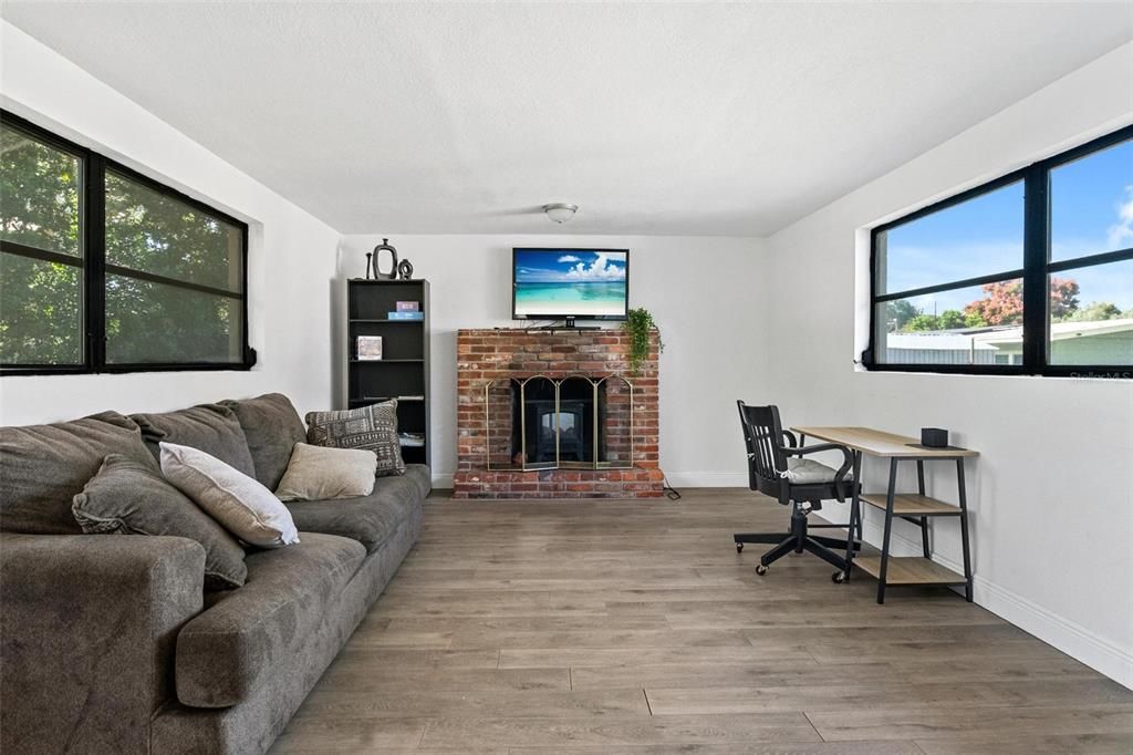 For Sale: $374,900 (3 beds, 2 baths, 1751 Square Feet)