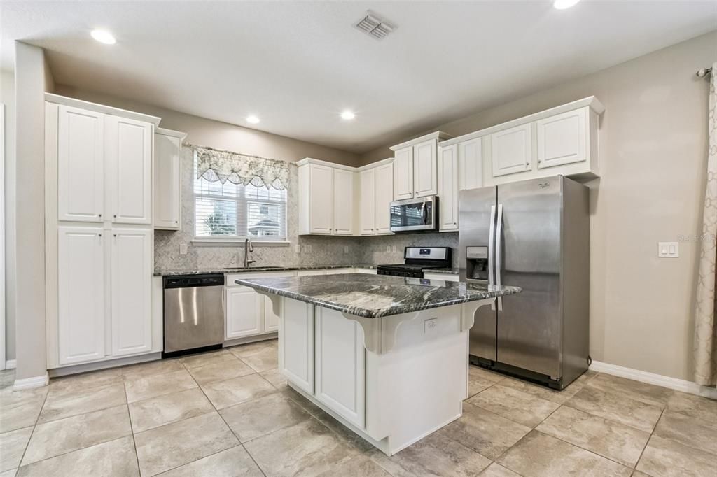 В аренду: $3,000 (3 спален, 2 ванн, 1815 Квадратных фут)