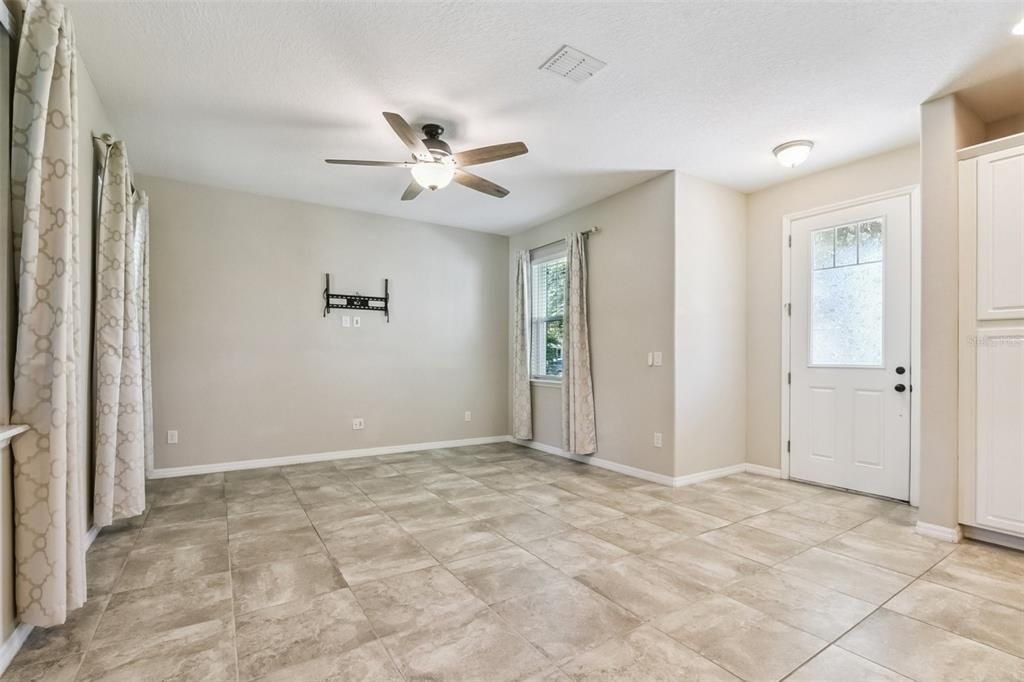 В аренду: $3,000 (3 спален, 2 ванн, 1815 Квадратных фут)