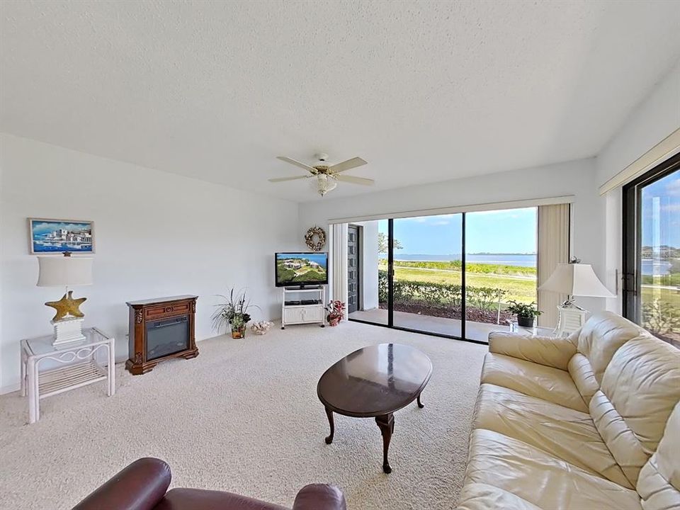 待售: $299,000 (2 贝兹, 2 浴室, 1280 平方英尺)