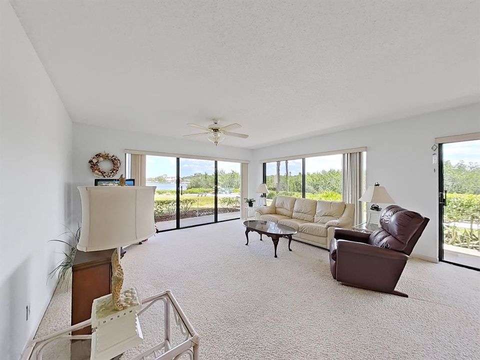 待售: $299,000 (2 贝兹, 2 浴室, 1280 平方英尺)