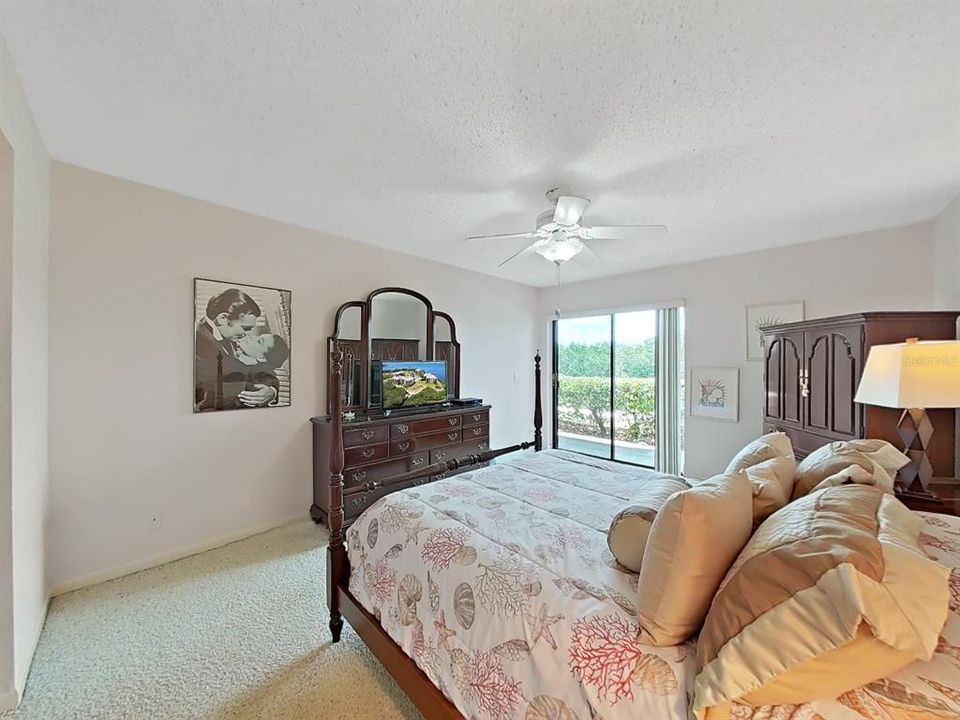 待售: $299,000 (2 贝兹, 2 浴室, 1280 平方英尺)