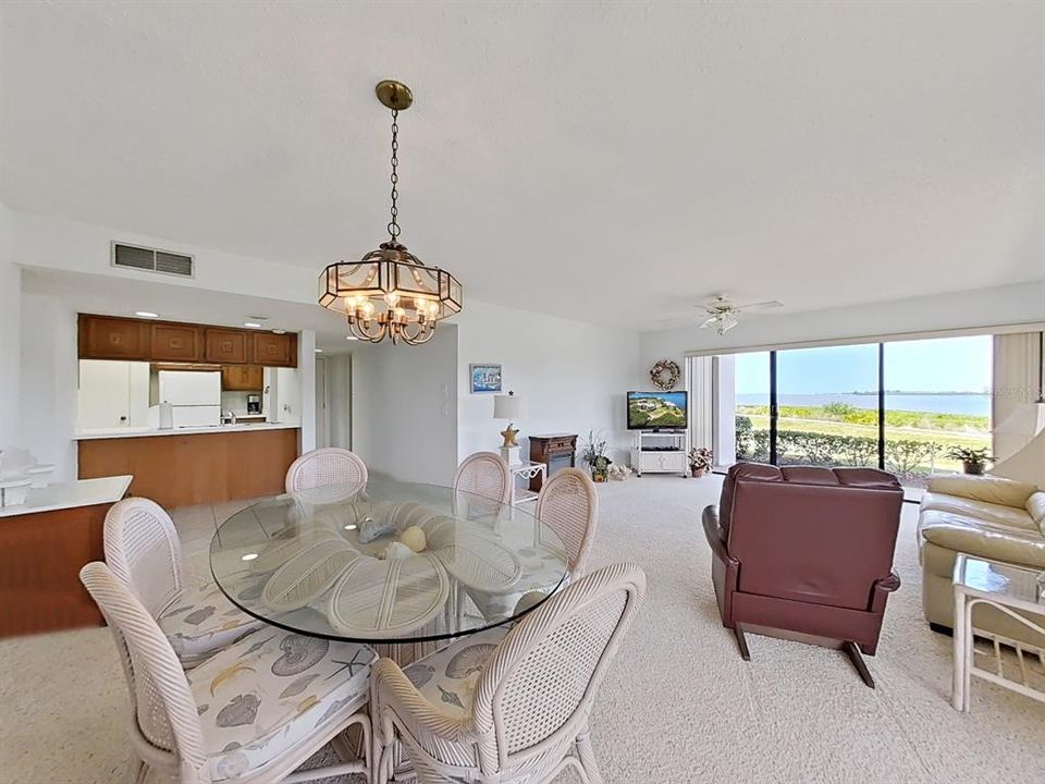 待售: $299,000 (2 贝兹, 2 浴室, 1280 平方英尺)