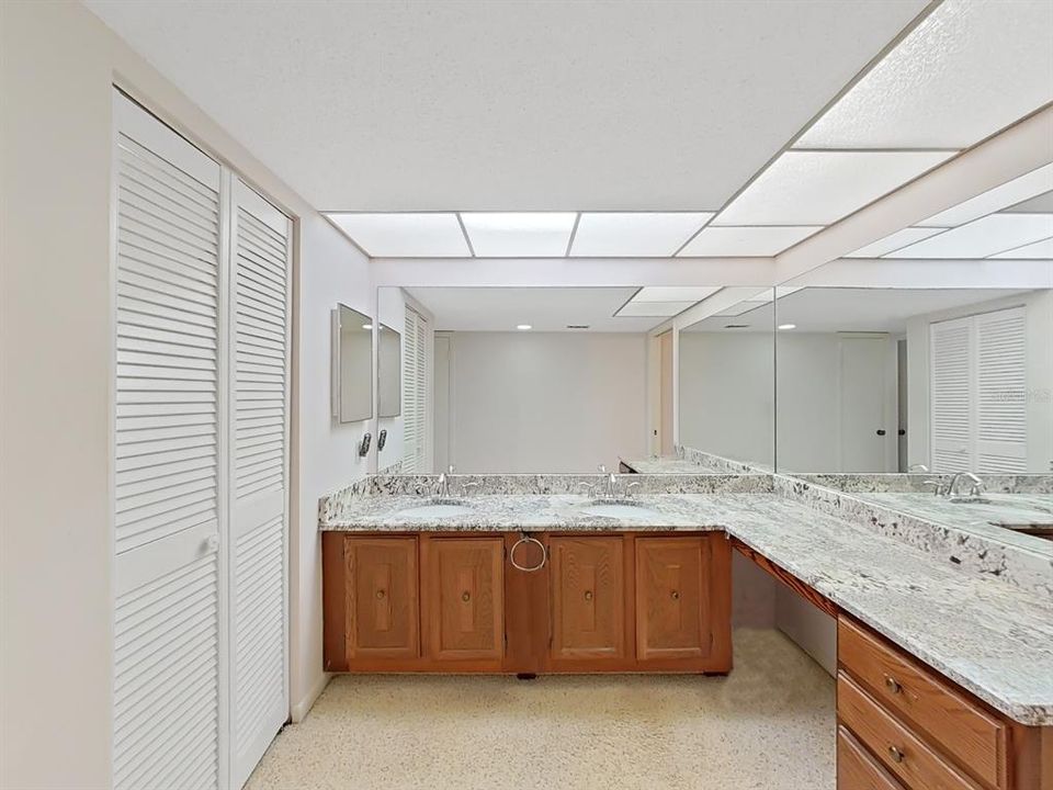 待售: $299,000 (2 贝兹, 2 浴室, 1280 平方英尺)