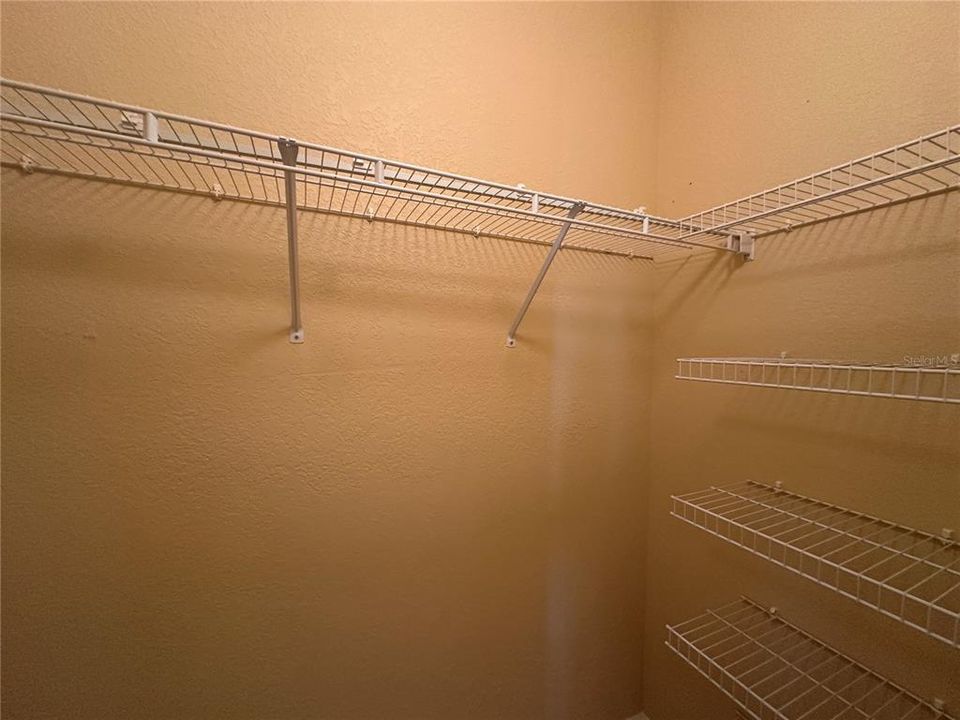 Activo con contrato: $2,000 (3 camas, 2 baños, 1918 Pies cuadrados)