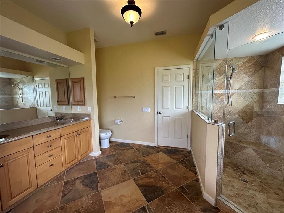 Activo con contrato: $2,000 (3 camas, 2 baños, 1918 Pies cuadrados)