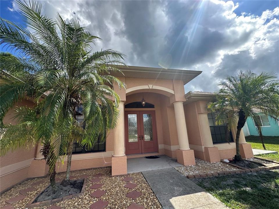 Activo con contrato: $2,000 (3 camas, 2 baños, 1918 Pies cuadrados)