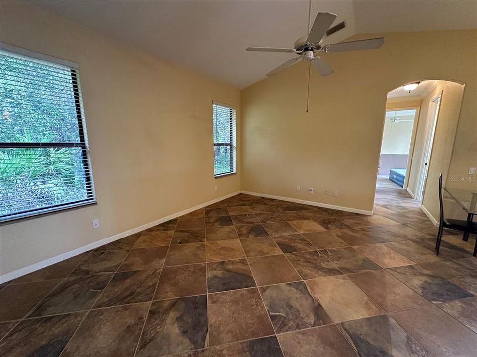 Activo con contrato: $2,000 (3 camas, 2 baños, 1918 Pies cuadrados)