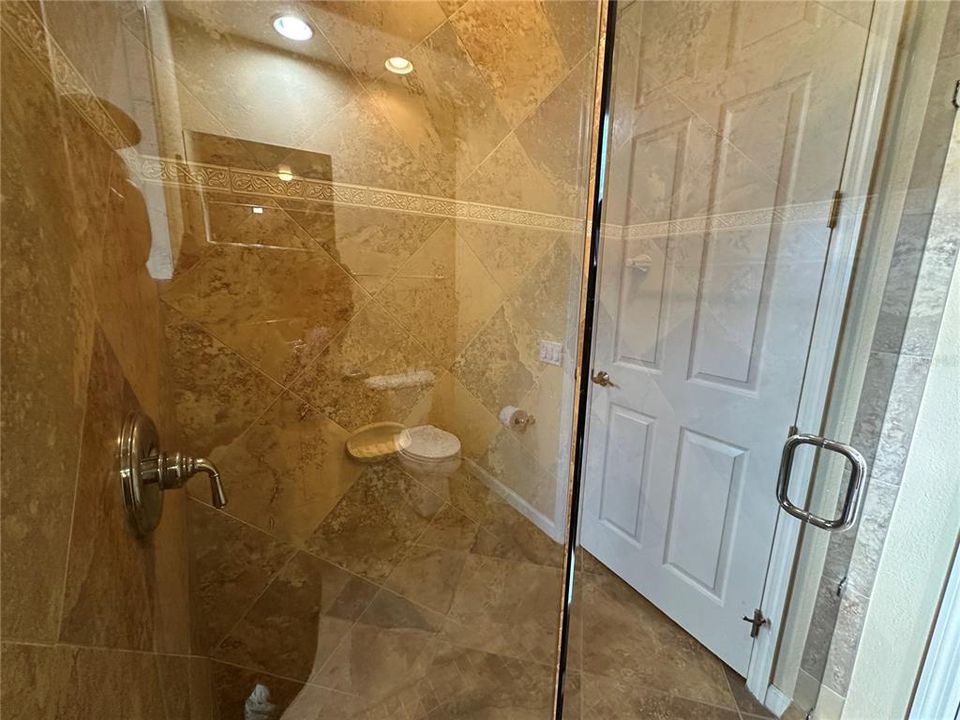 Activo con contrato: $2,000 (3 camas, 2 baños, 1918 Pies cuadrados)