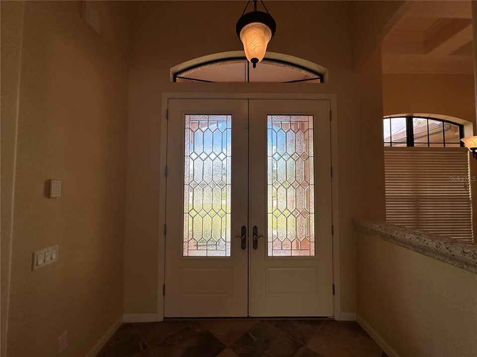 Activo con contrato: $2,000 (3 camas, 2 baños, 1918 Pies cuadrados)